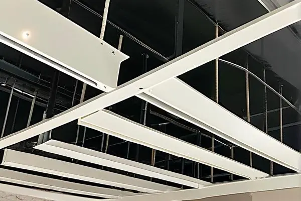 吊頂龍骨布置施工現場