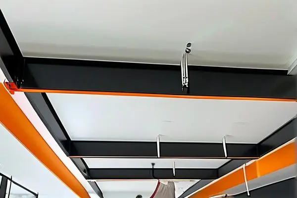 t型烤漆吊頂龍骨安裝現場實拍圖